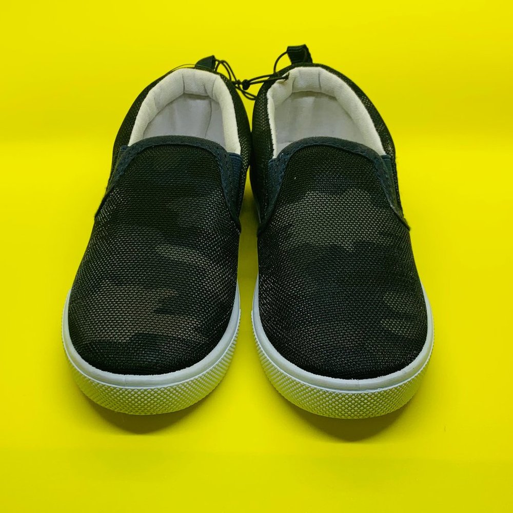 Swiggles KIds Camo Slip On Shoes Size: 9